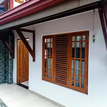 New White House Ratnapura Hotel Exterior photo
