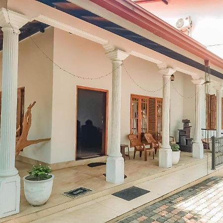 New White House Ratnapura Hotel Exterior photo