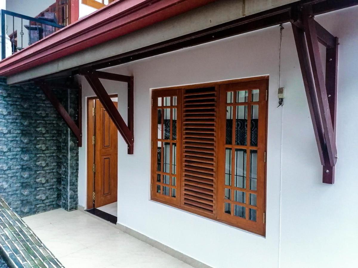 New White House Ratnapura Hotel Exterior photo